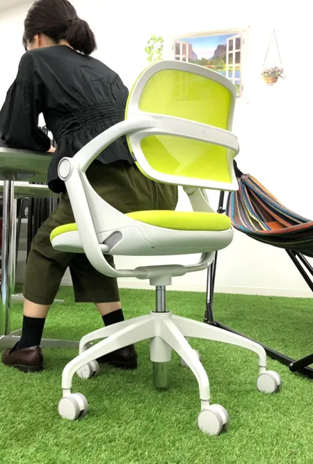 Swinチェアに座ってみた】あのイナバさんの新製品はブランコチェア