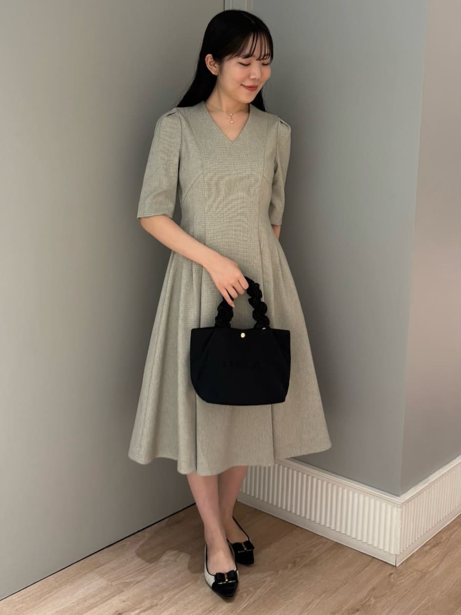 Vネックフィット＆フレアワンピース(フォーマルワンピース)｜DRESS