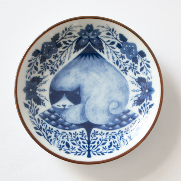 食卓に物語のある器。波佐見焼イヤープレート＆豆皿の裏側 ｜ずっと