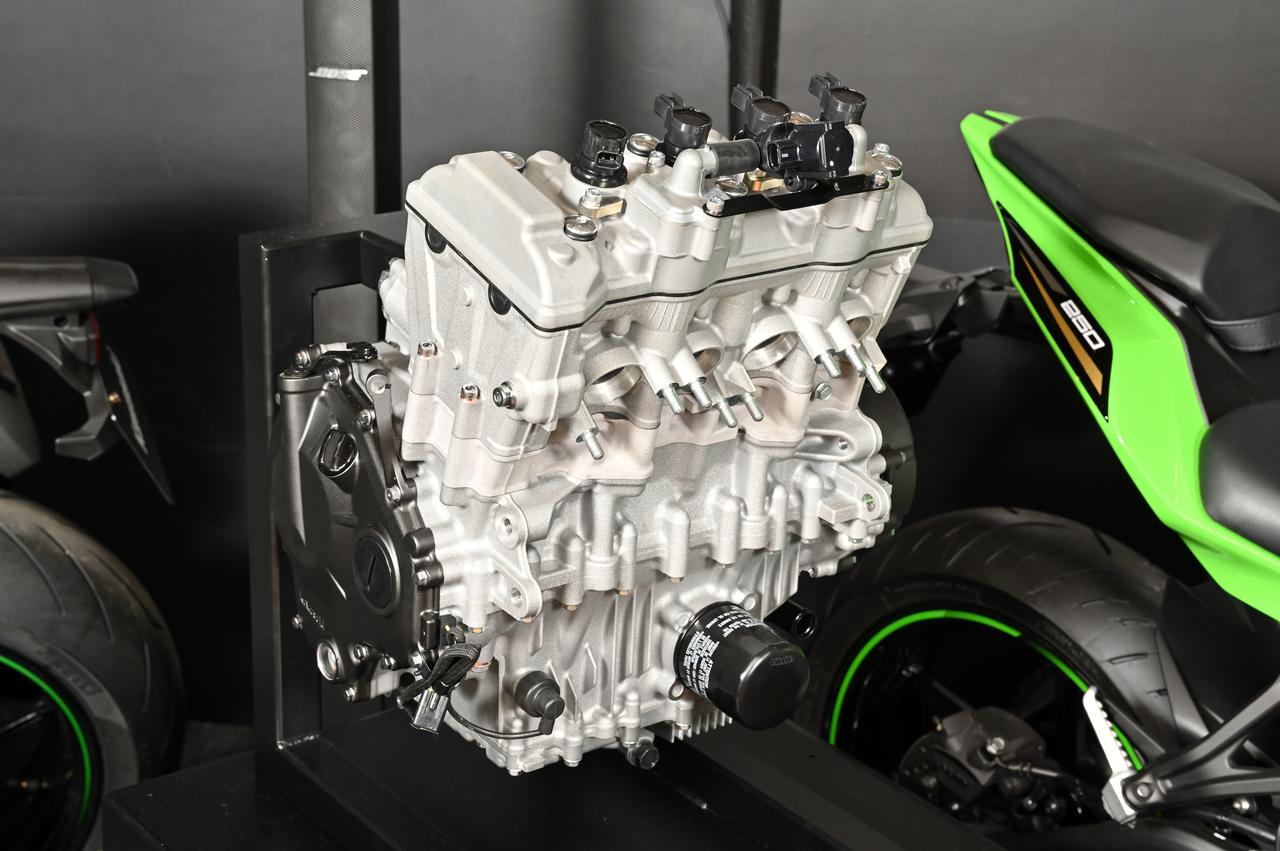 なんと！ZX-25Rのエンジン単体初公開!! カワサキモーターサイクル