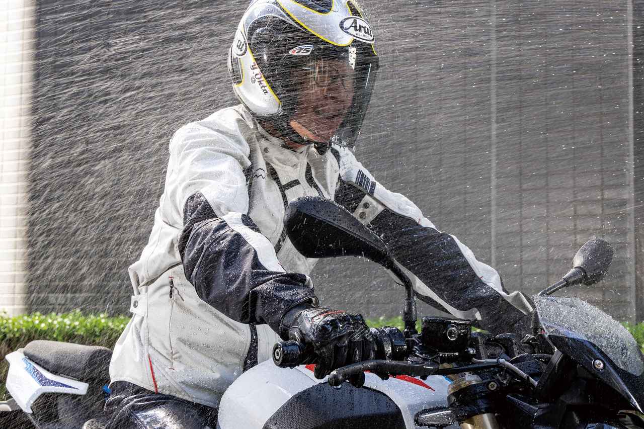 クシタニ「アクアジャケット」着用レビュー｜突然の雨でも大丈夫、防水