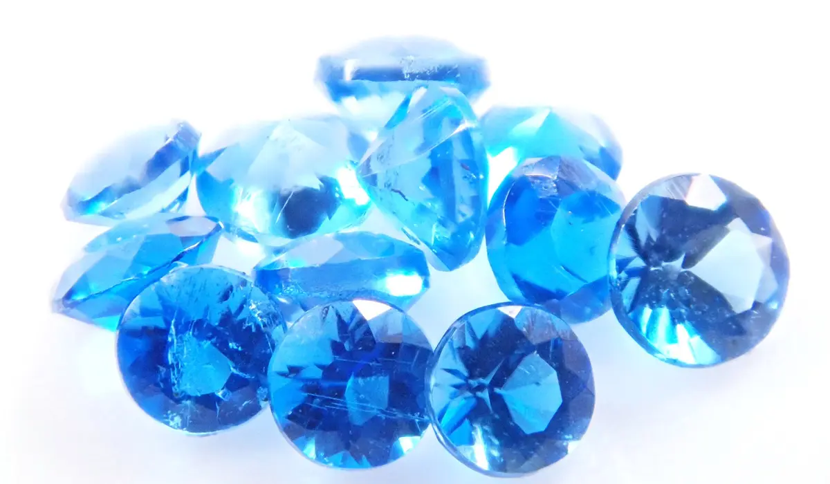 天藍石ラズーライト（ラズライト）ってどんな宝石？青金石と何が違う