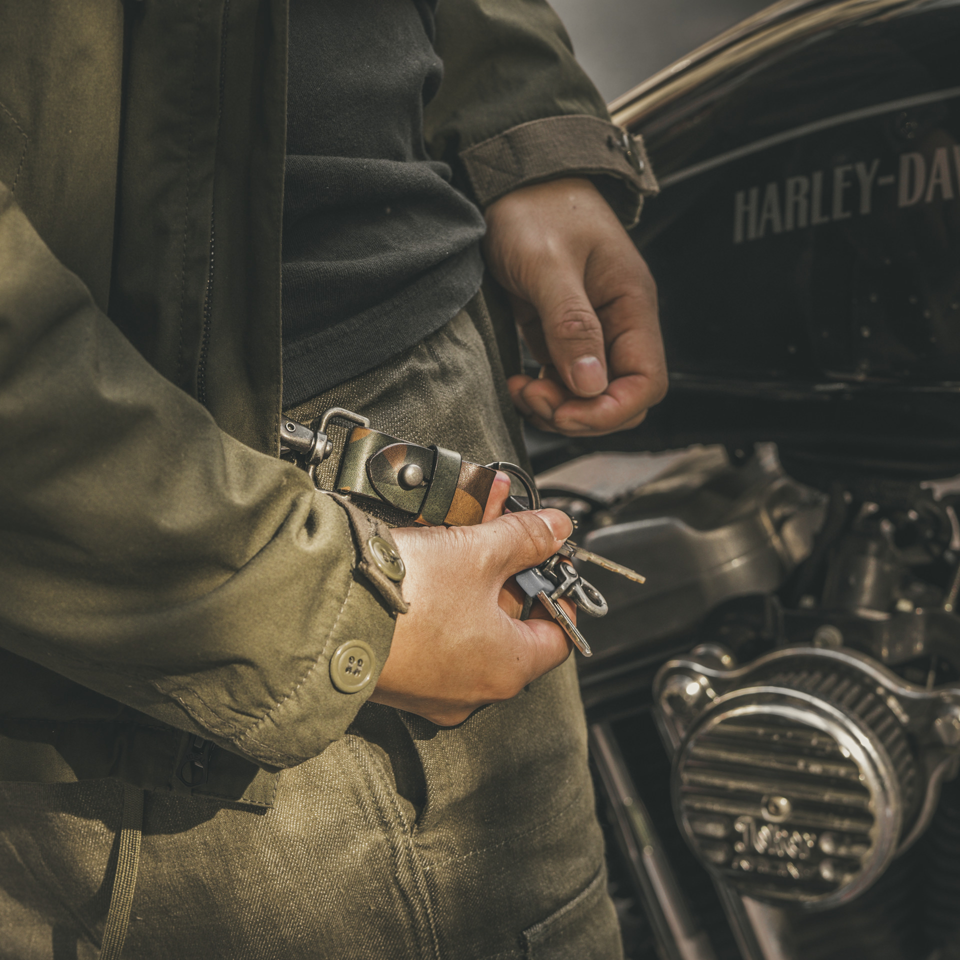 イタリアタンニン鞣し革キーチェーン - カメラバッグ & 日常用バッグ