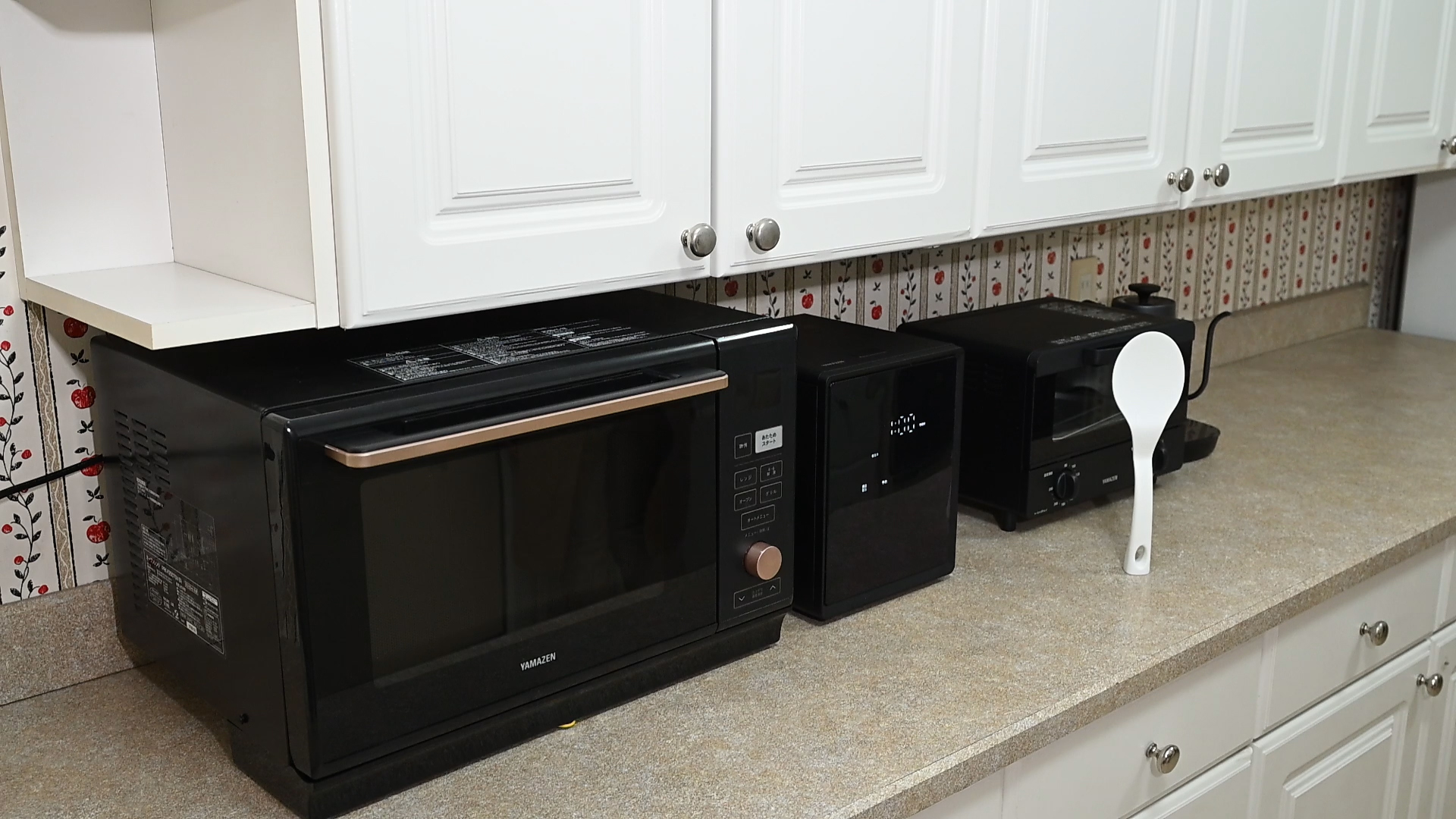 山善が狭いキッチンに置ける縦長キューブ型デザインの5.5合炊き