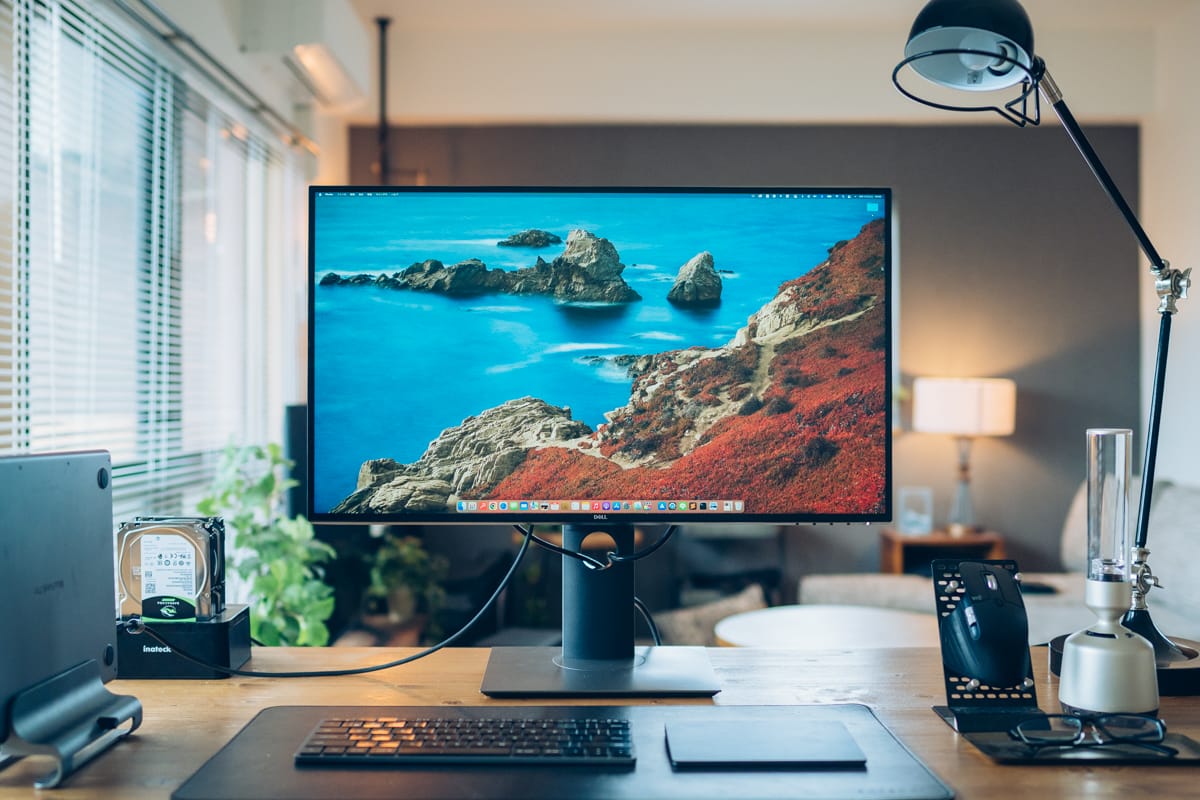 4辺フレームレスのミニマル4K27インチモニター！DELL U2720QMレビュー