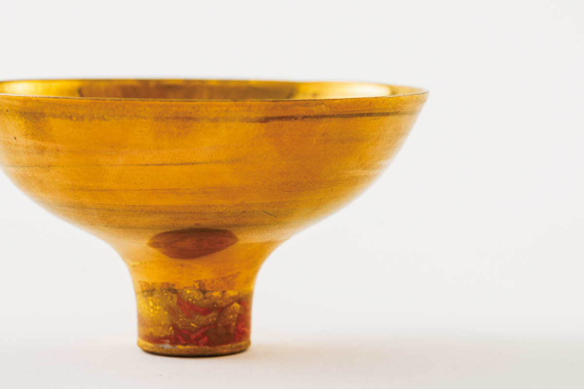 食事がより楽しくなる《青木良太》のうつわ釉薬の可能性を秘めた色彩