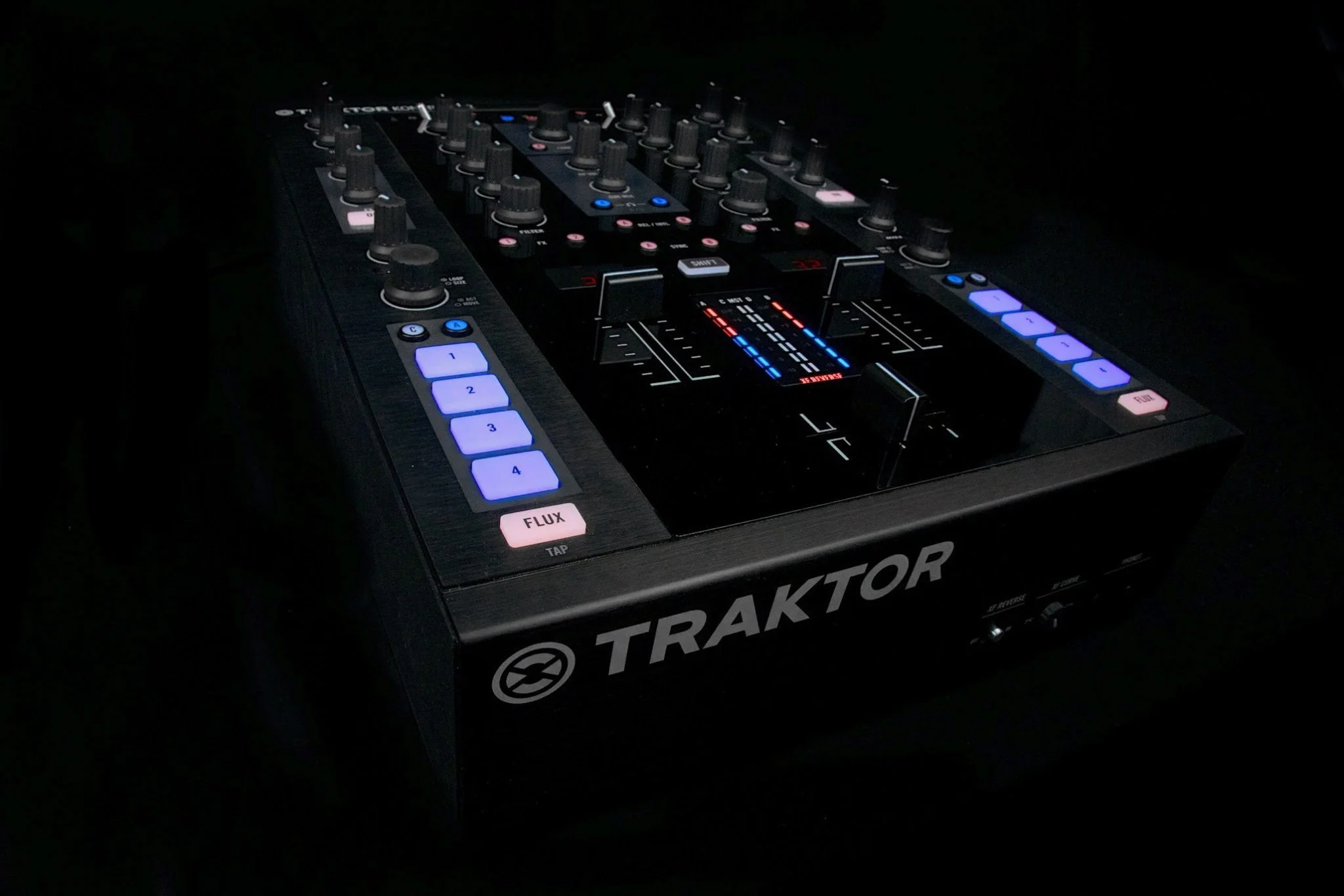 REVIEW: Native Instruments Traktor Kontrol Z2 Part 1