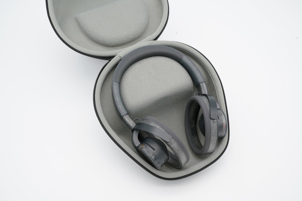 耳をふさがないヘッドホンnwm ONEに新色「ファントムグレイ