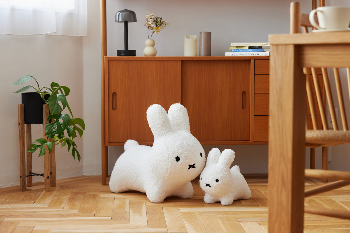 膝の上に乗るミニサイズ！アイデス バルーントイ「ブルーナボンボン