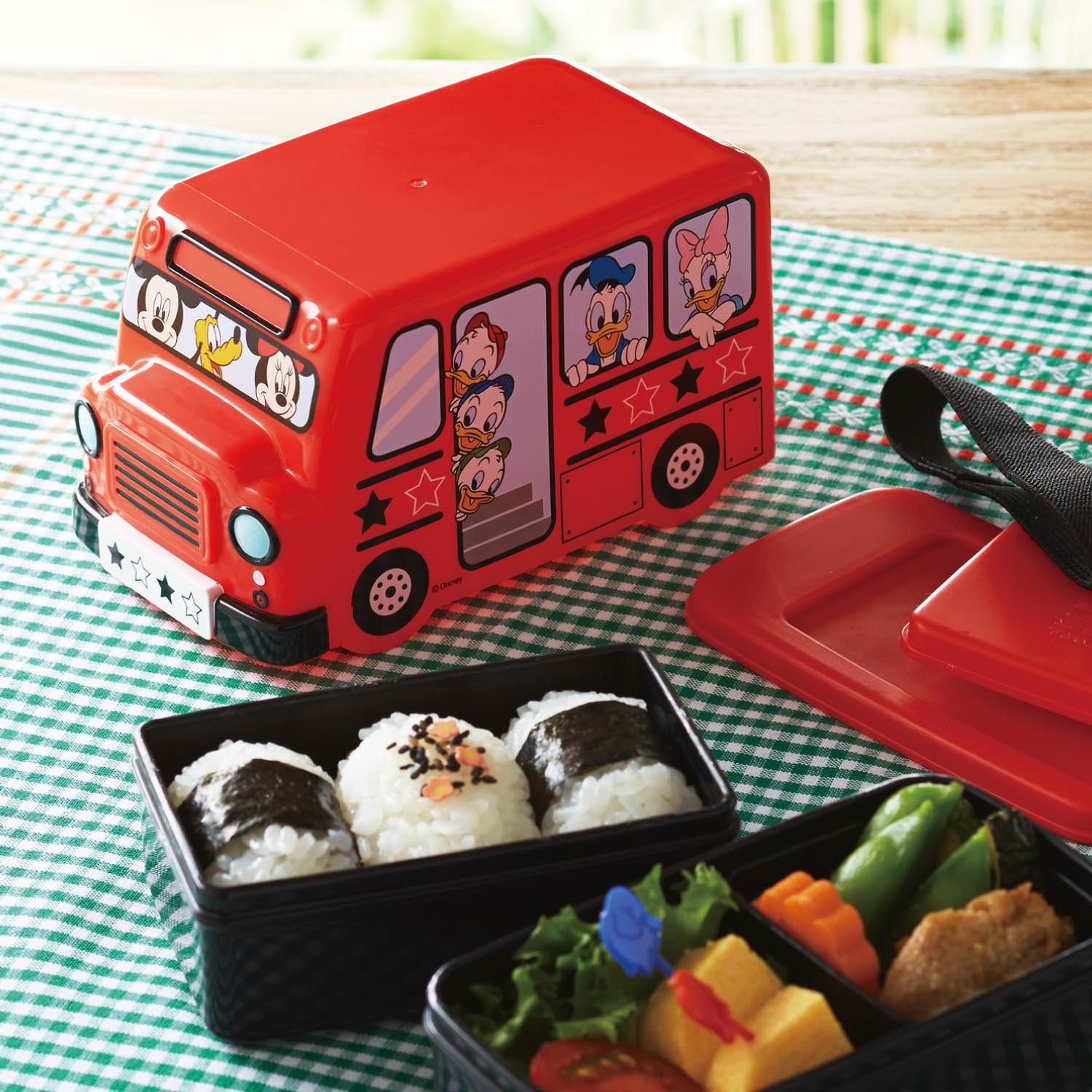 ミッキー&フレンズたちの姿にウキウキ！スケーター ディズニーデザイン