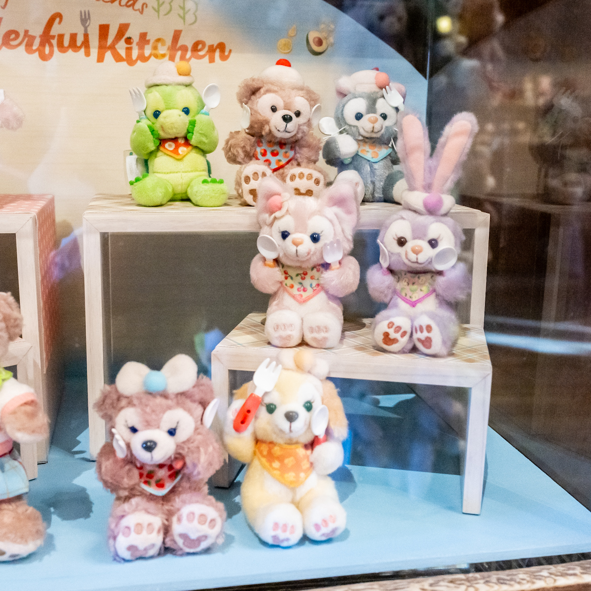 スプーンとフォークを持った食いしん坊スタイル！東京ディズニーシー