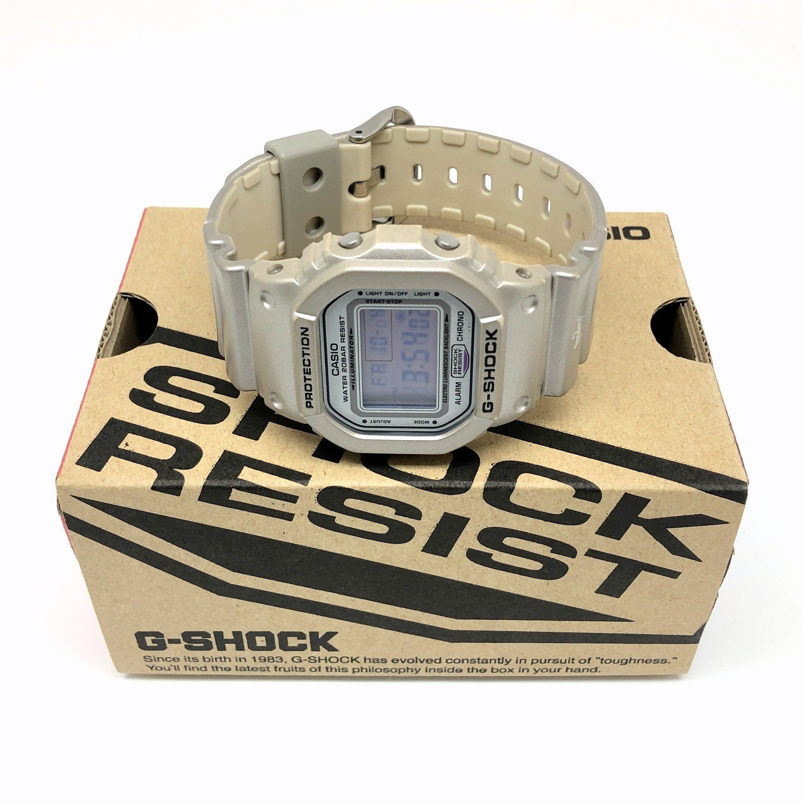 DW-5600CG-8Z スコーピオン(サソリ) シルバーゴールドメタリック – G