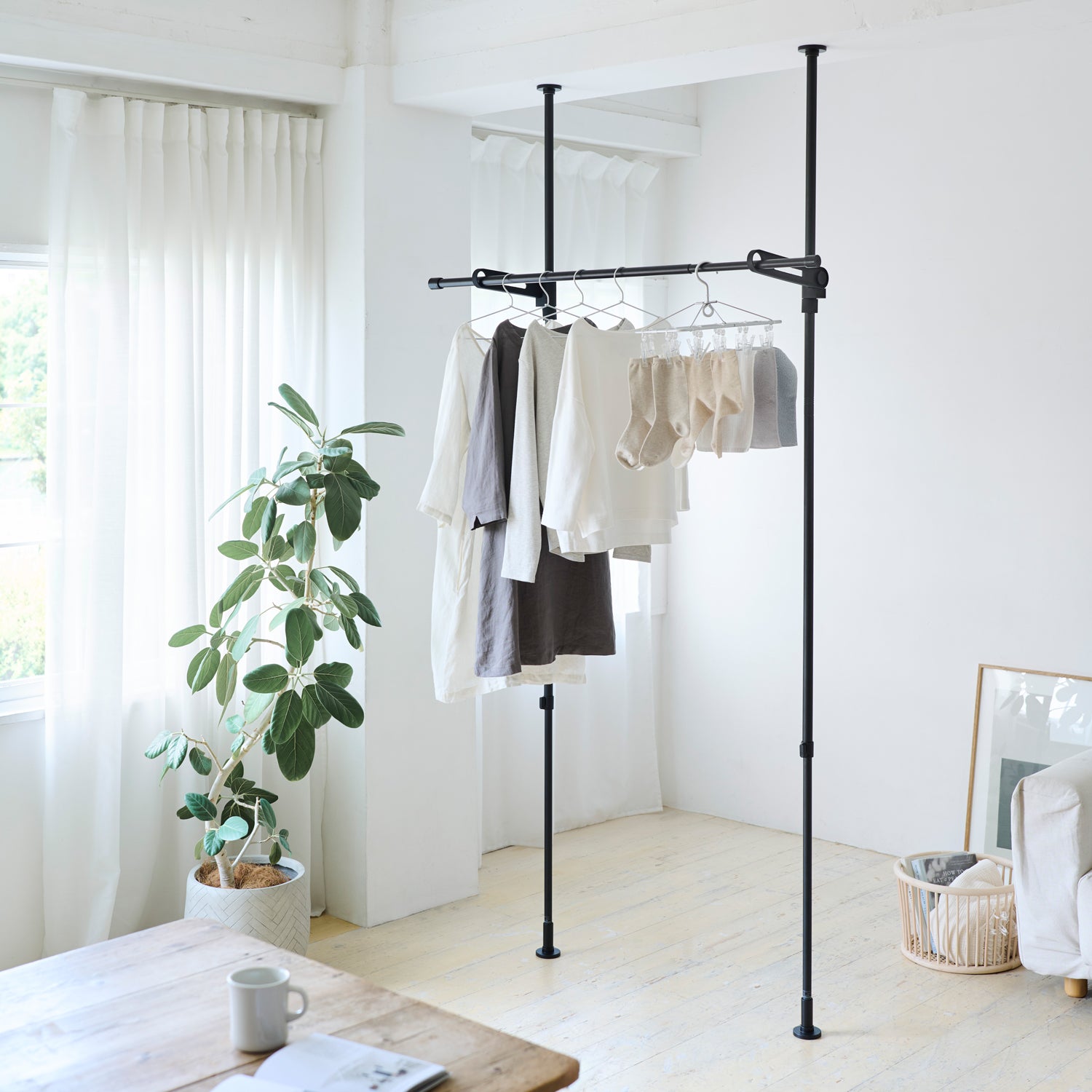 突っ張り室内物干し竿受け 1段 耐荷重10kg 高さ190〜300cm｜平安伸銅