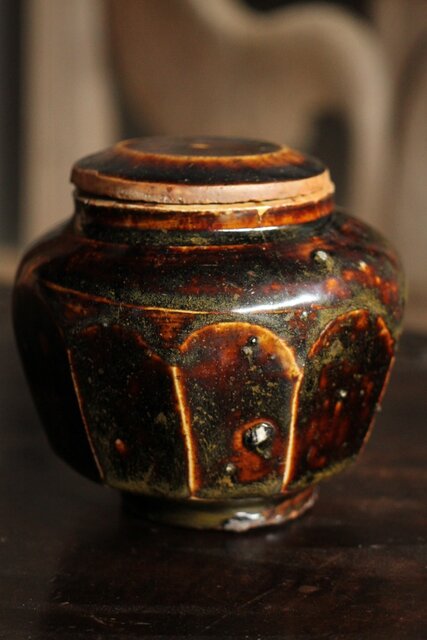 朝鮮李朝 飴釉蓋付面取壺 P523｜骨董店 のびる 古美術 骨董 和風建具