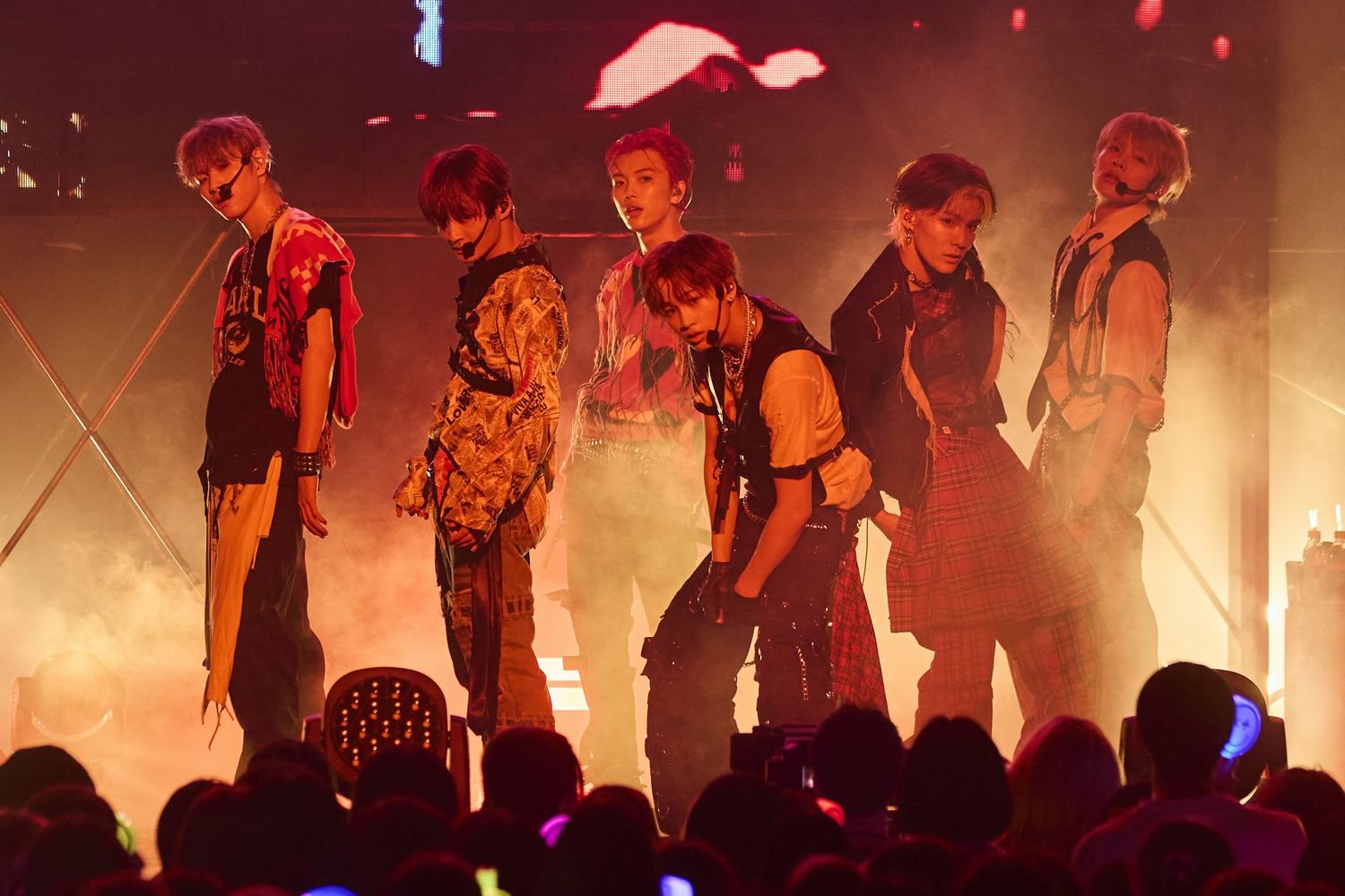 グローバルボーイズグループDXTEENが自身初となる単独ライブツアー