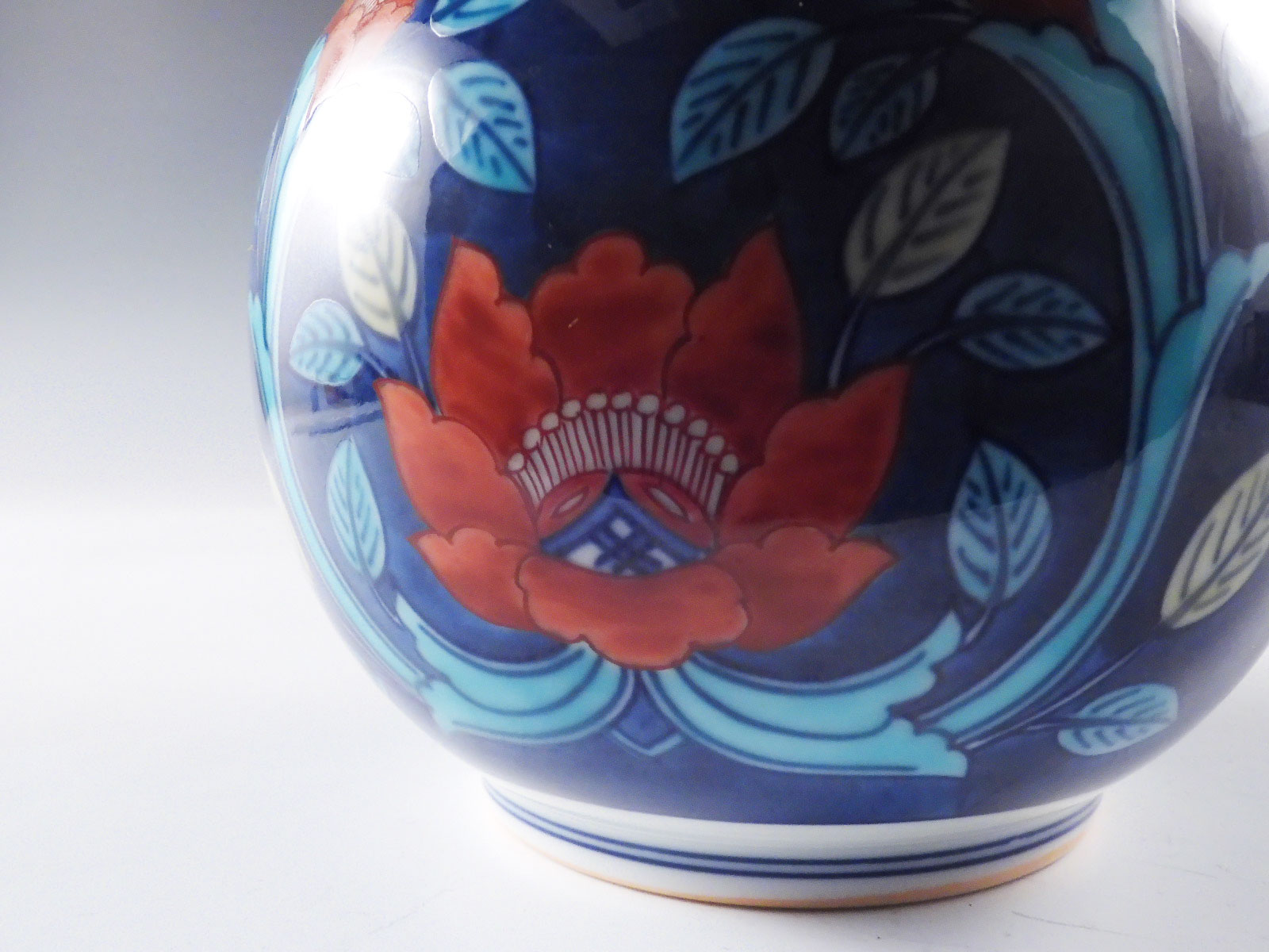 sold out】人間国宝 十三代 今泉今右衛門 造 本人作 色鍋島唐花文 花入