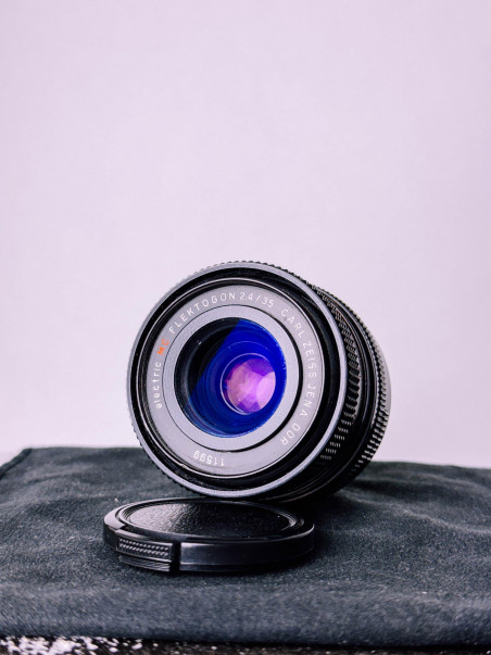 Wide-angle lens Carl Zeiss Jena Flektogon 35mm f/2.4