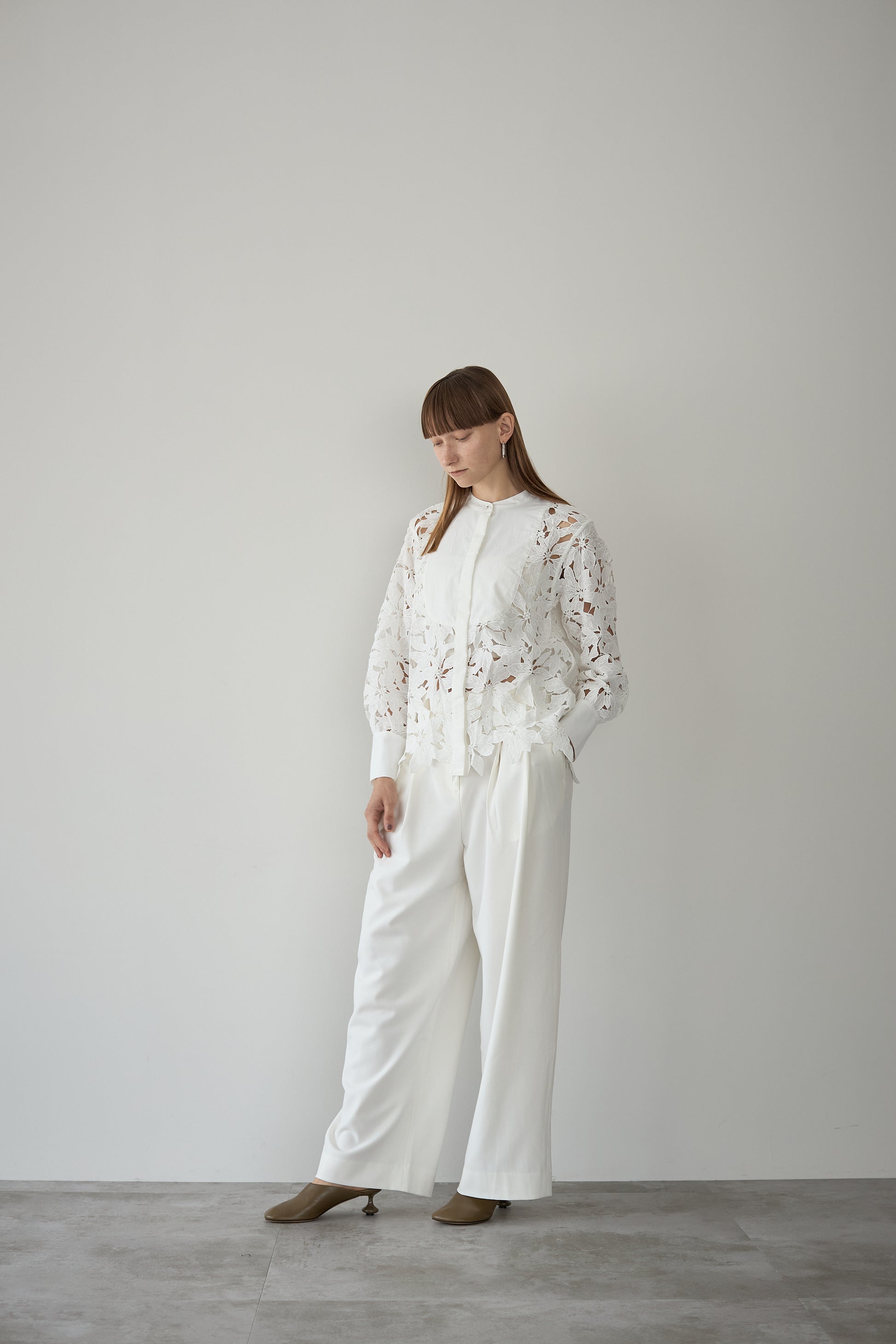 スタンドカラーレースシャツ【WHITE】 – ELLIE