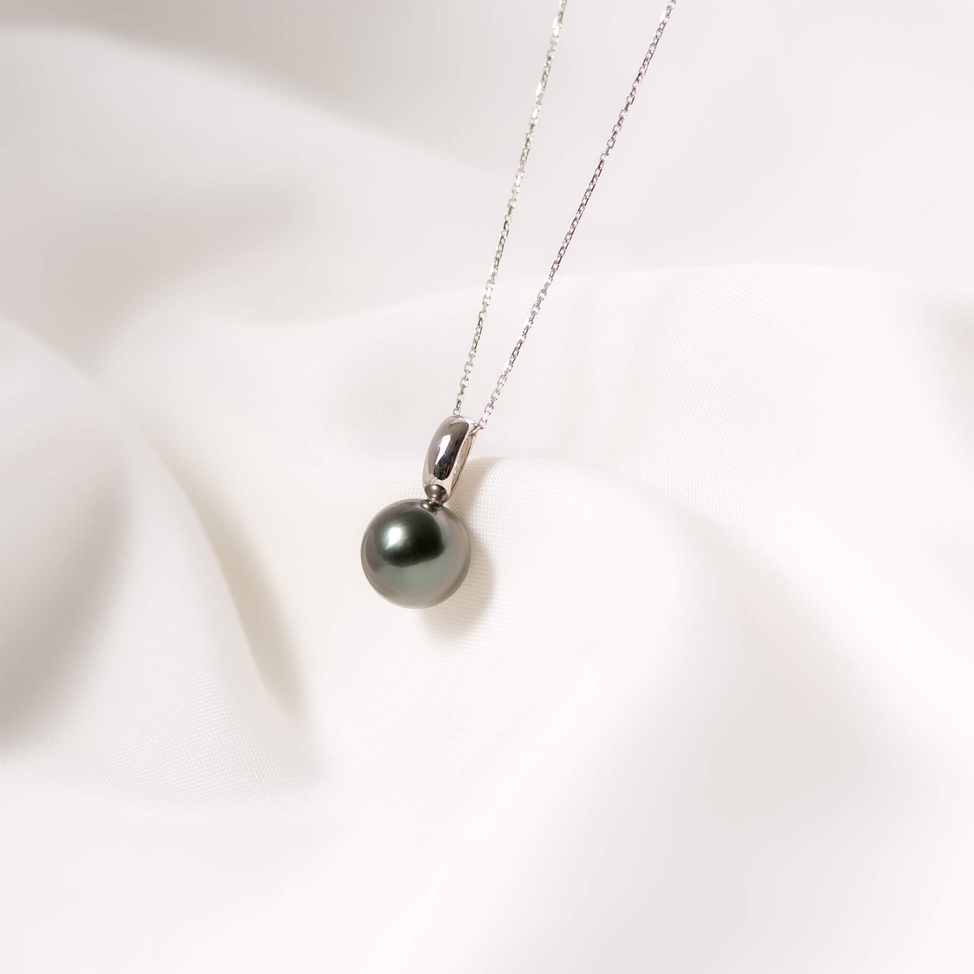 響】ブラックパール プラチナ ペンダント｜無調色 黒蝶真珠 タヒチ
