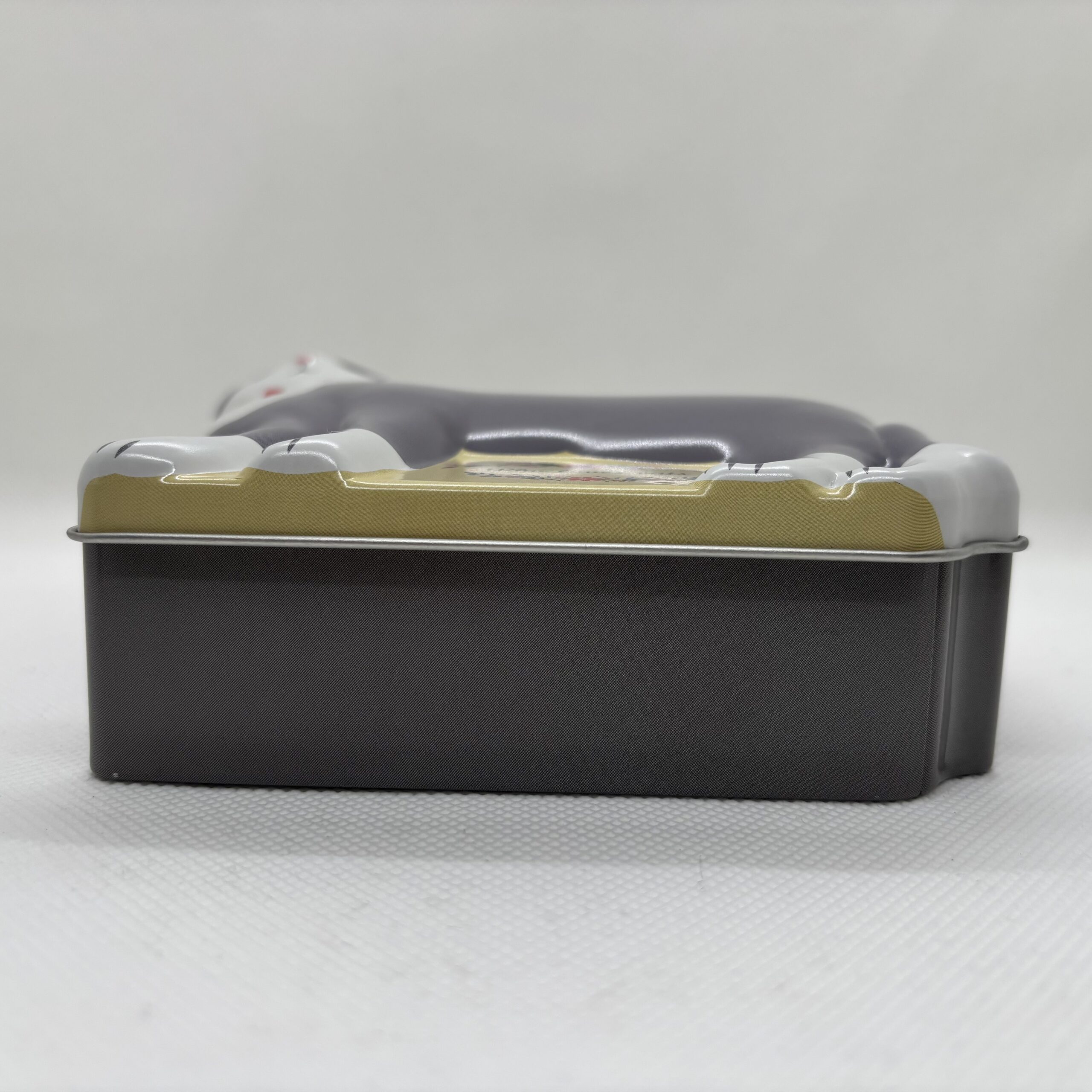 ネコ ウォーキング缶（ハチワレ） | 株式会社エウレカ