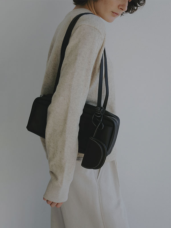 オープンポケットレザーボストン(F BLACK): グッズ │ ETRE TOKYO