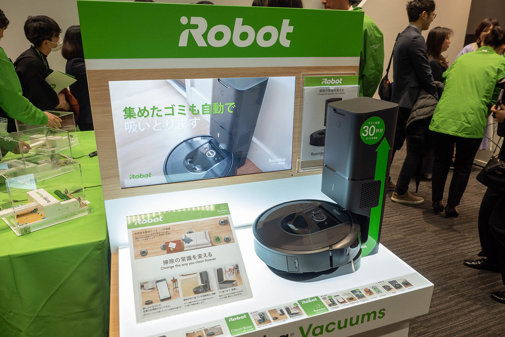 新商品】「ルンバi7+」は自分でごみ捨て&AI搭載！ついに未来のロボット