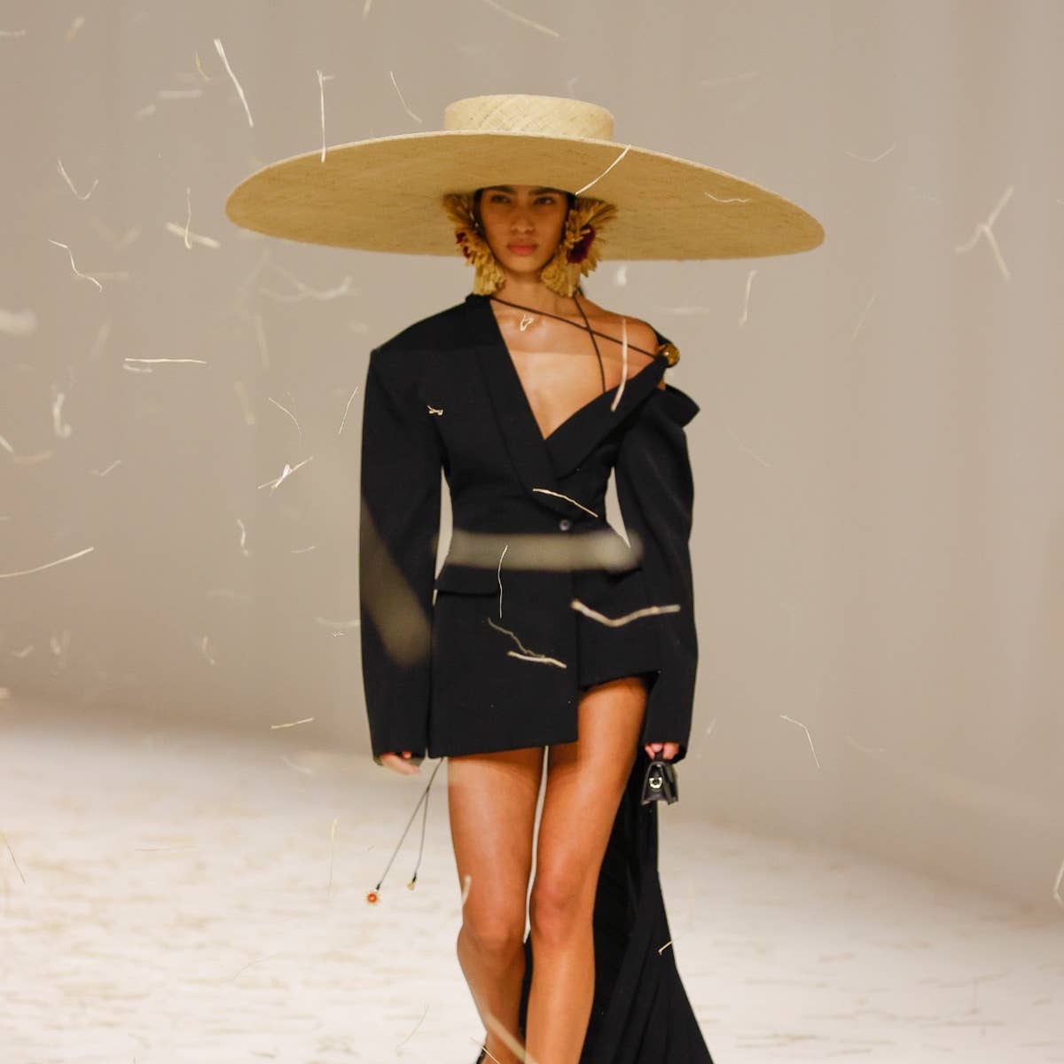 Jacquemus Doubles Down on Raffia for Spring 2023 'Le Raphia