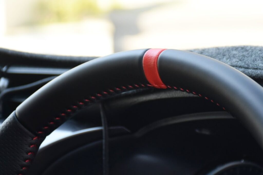 ハイラックスGRスポーツステアリング | Leather Custom FIRST