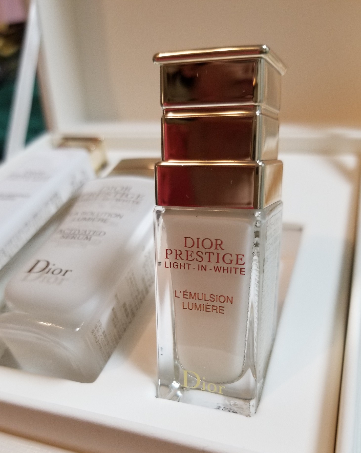 ディオール / プレステージ ホワイト リンクル エマルジョン