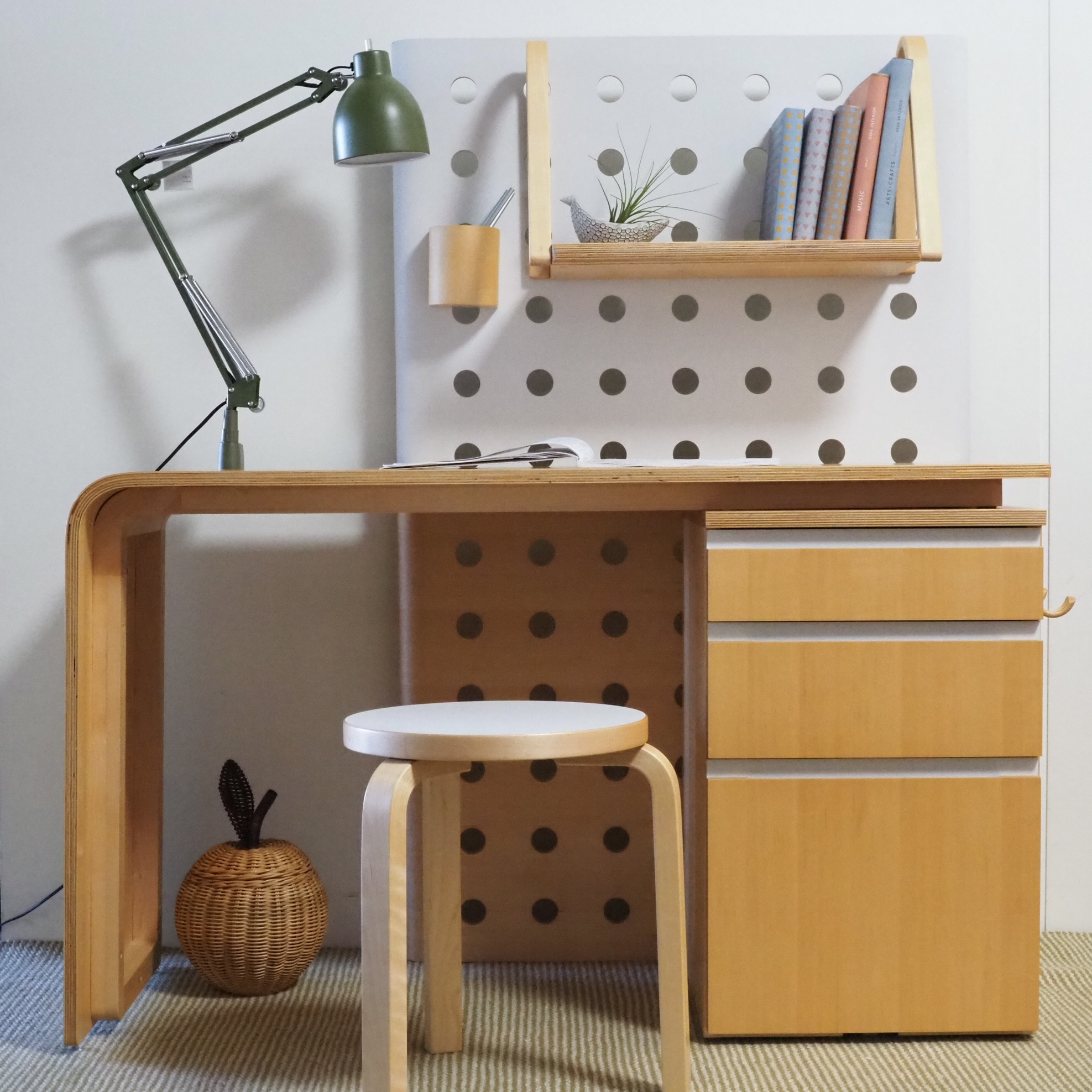 アクタスのロングセラーキッズデスク | FORESTA with ACTUS®