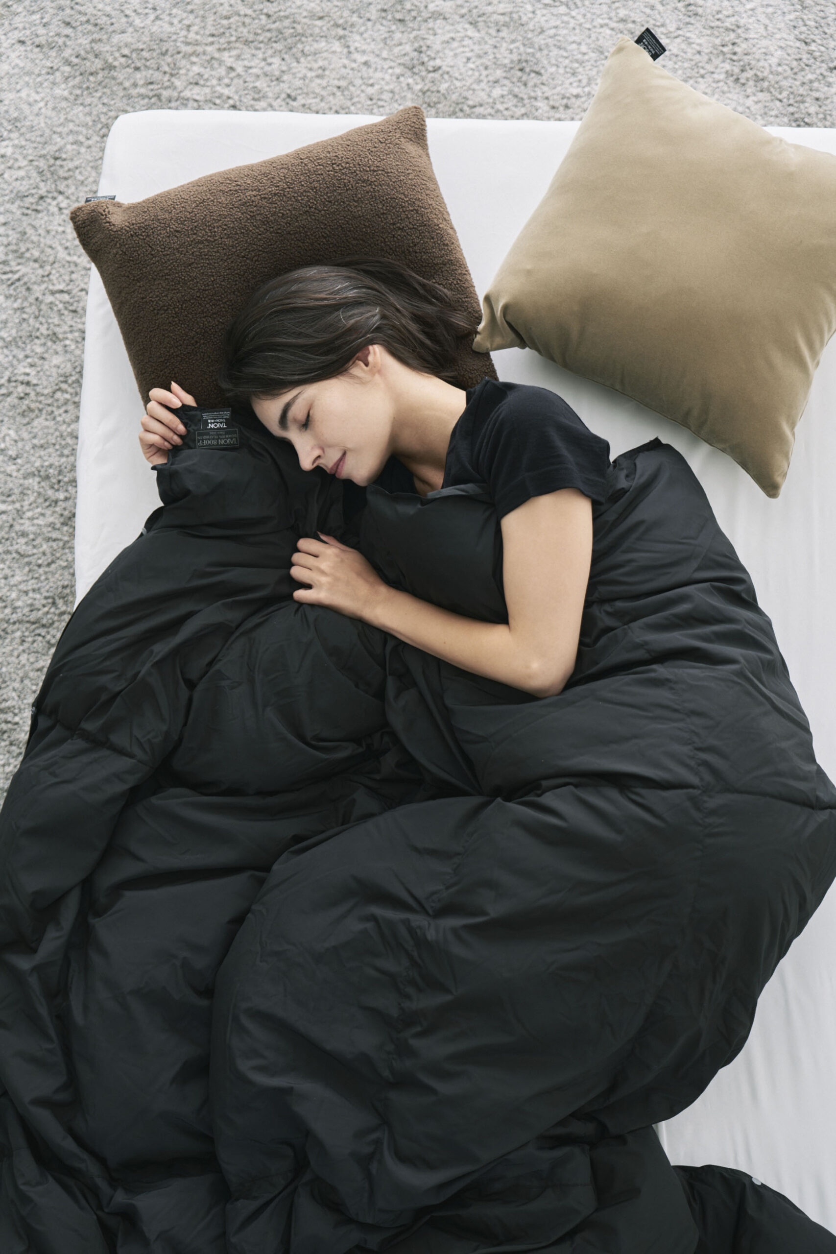 TAIONが提案する“暮らしに溶け込む”ルームダウン ｜ FLY BASKETBALL