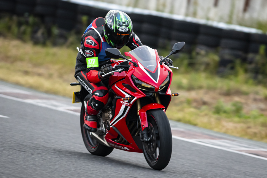 世界的ブランドのコラボブーツ『スーパーテックRブーツ』その魅力を