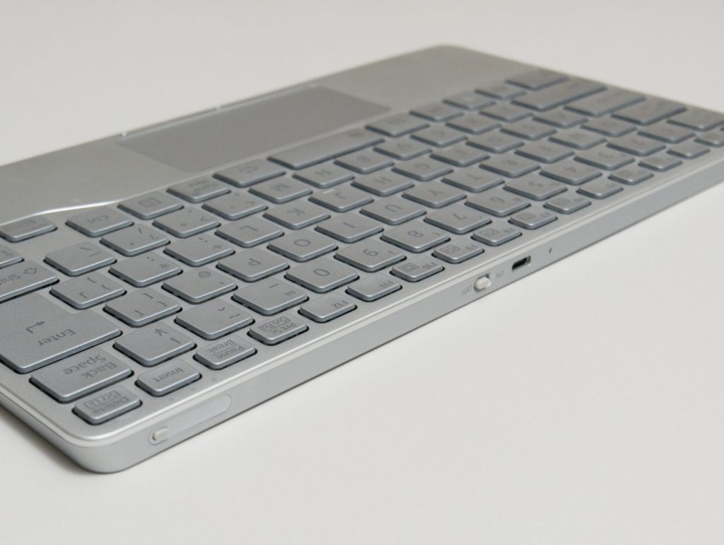 押し心地良好な薄型モバイルキーボード「LIFEBOOK UH Keyboard