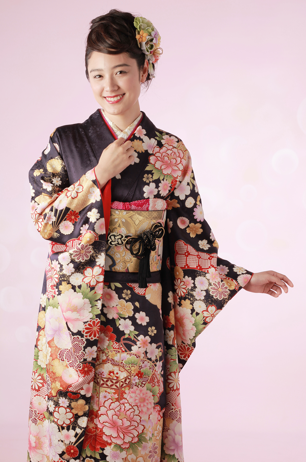 ☆紺地に扇子・雲取り・貝桶文様の牡丹柄振袖 | MK振袖スタイル | 振袖