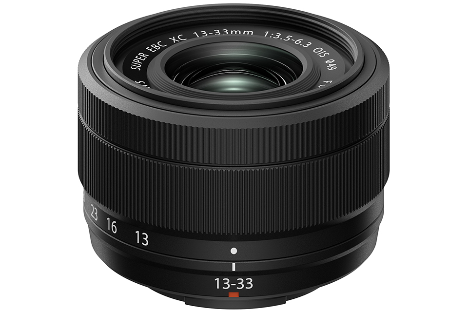 広角から標準までカバーしつつ最小・最軽量！ 手軽に持ち歩ける標準