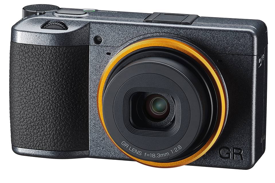 特別仕様の人気コンデジにファインダーが付属する数量限定モデル