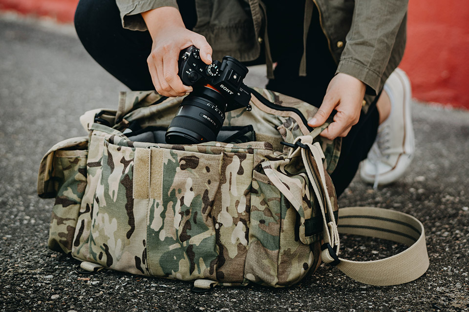 世界中で愛されるドンケの定番ショルダーバッグ「F-2」に新色の