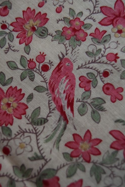 1900年代初頭頃 レア ボルドー色の花摘みの少女の綿布 フランス