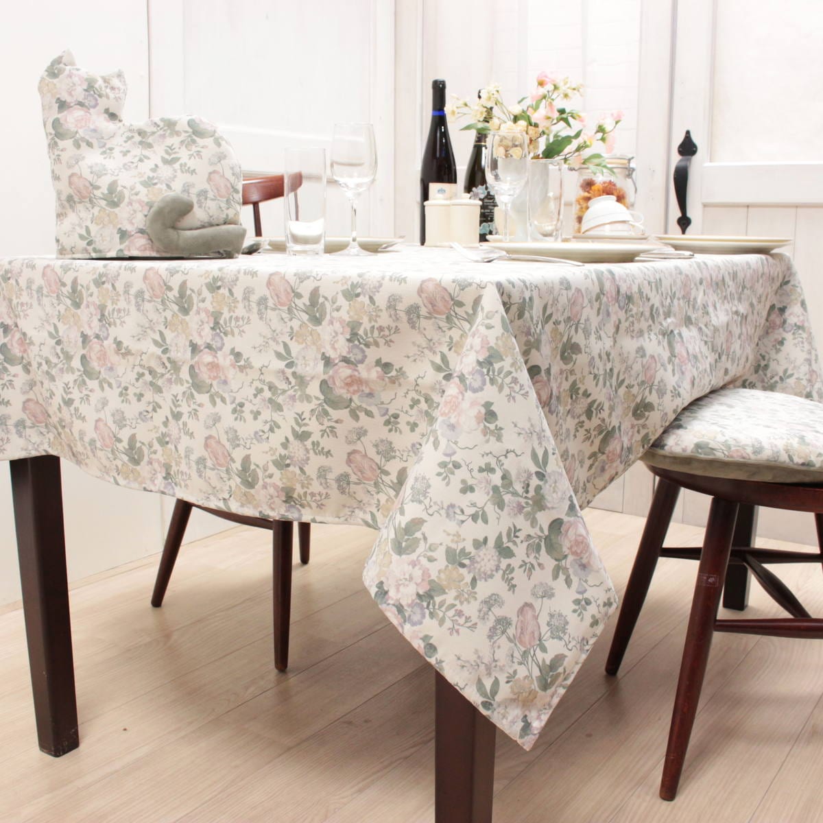 花柄プリント テーブルクロス 約130×170cm [Belle Heure]｜インテリア