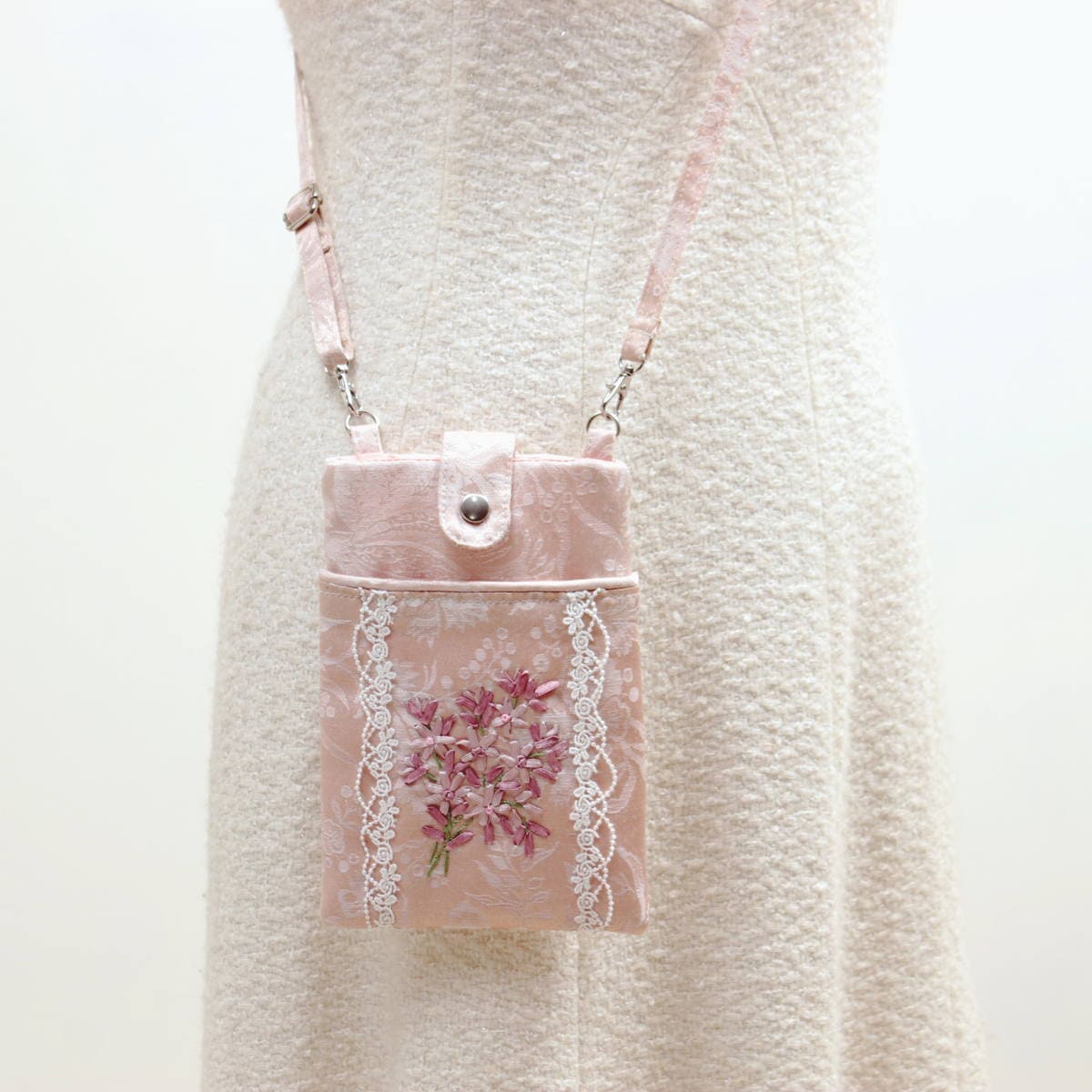 リボン刺繍 スマホポシェット 約19×13cm [Florette]｜インテリアレース