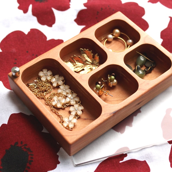 ハローキティ】【L】「Jewelry Case」キティちゃんの刻印がかわいい