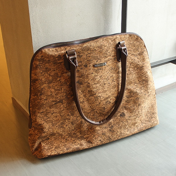 販売終了】「CONNIE Zipper Tote」上品さと機能性を兼ね備えた