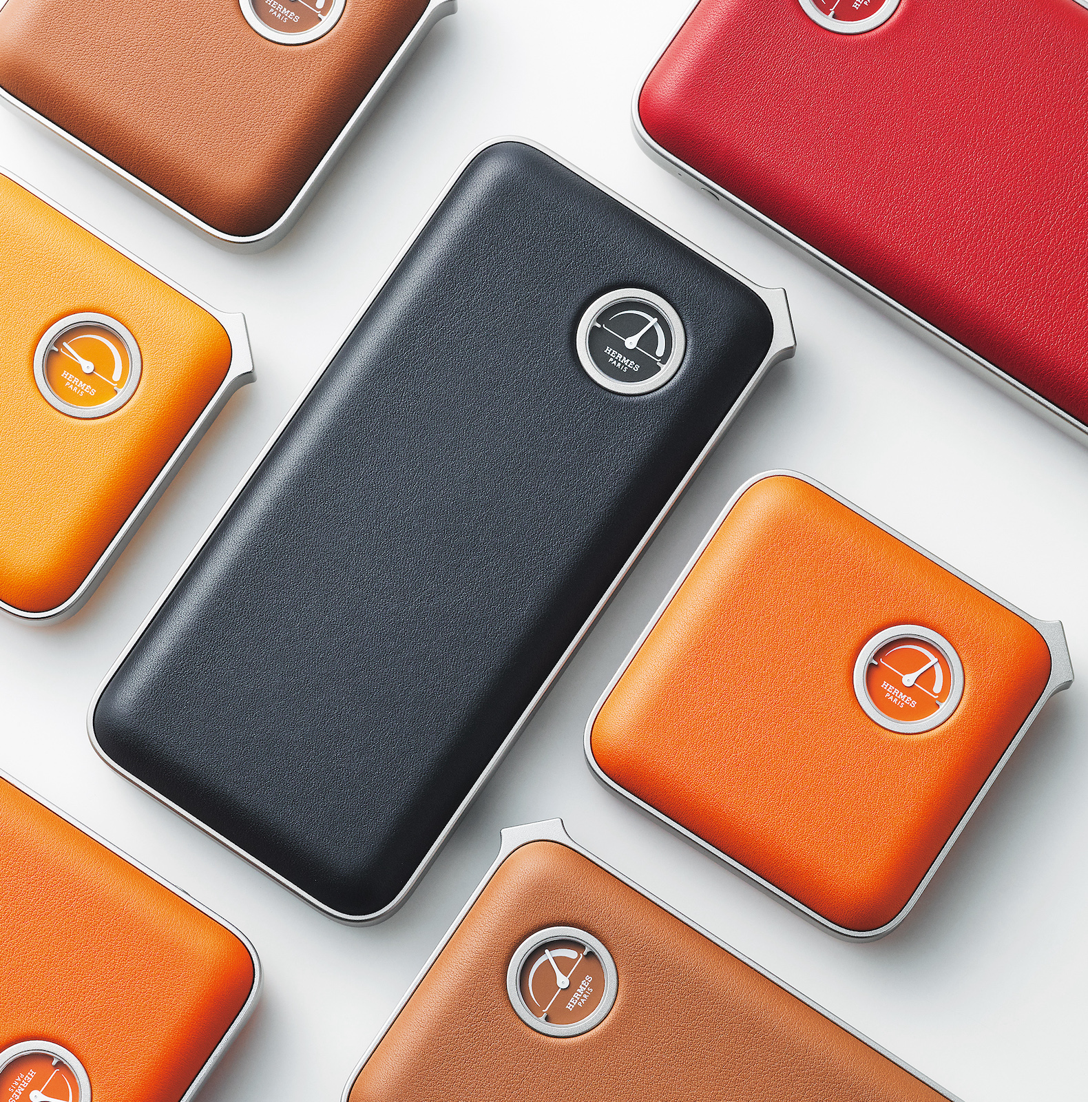 大人が持つべき、エルメスのワイヤレス充電対応モバイルバッテリー