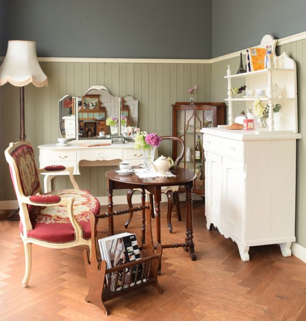 英国輸入のスタンドライト、ツイストが美しいアンティークフロアランプ