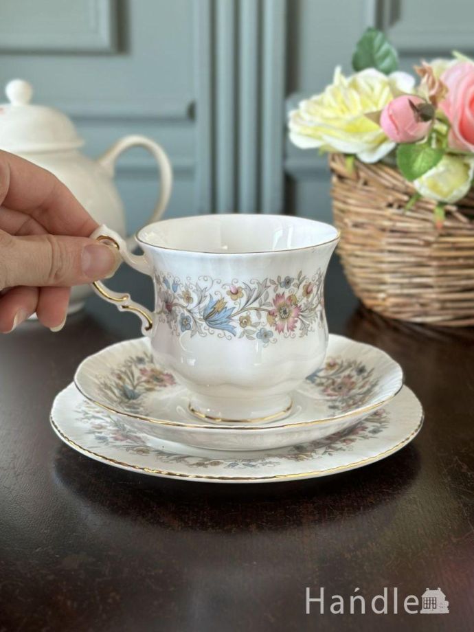 英国PARAGON （パラゴン）のアンティークトリオ、MEADOWVALEのカップ