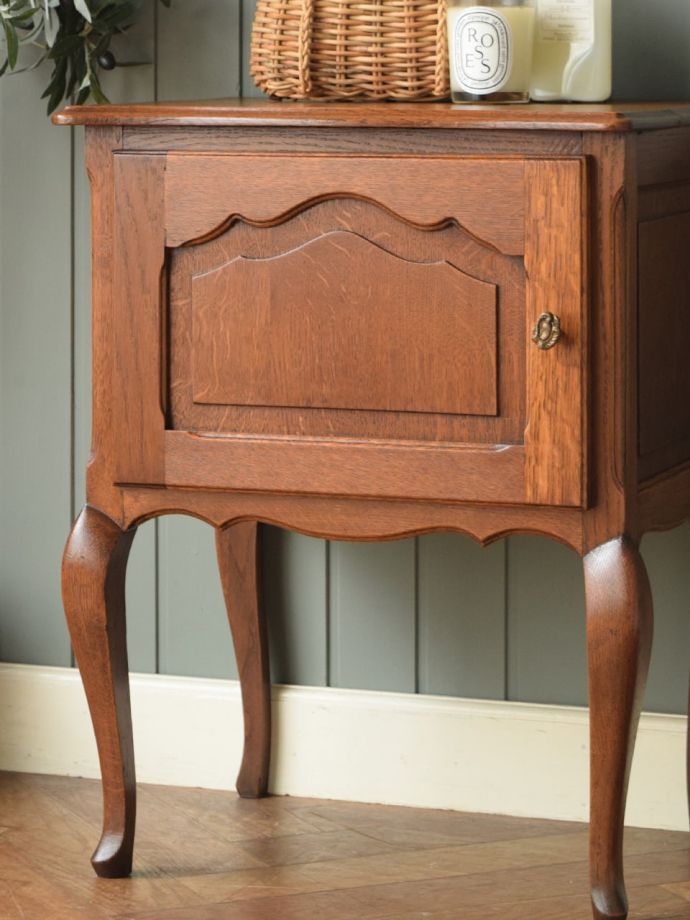 フランスから届いたアンティークのサイドキャビネット、コンパクト