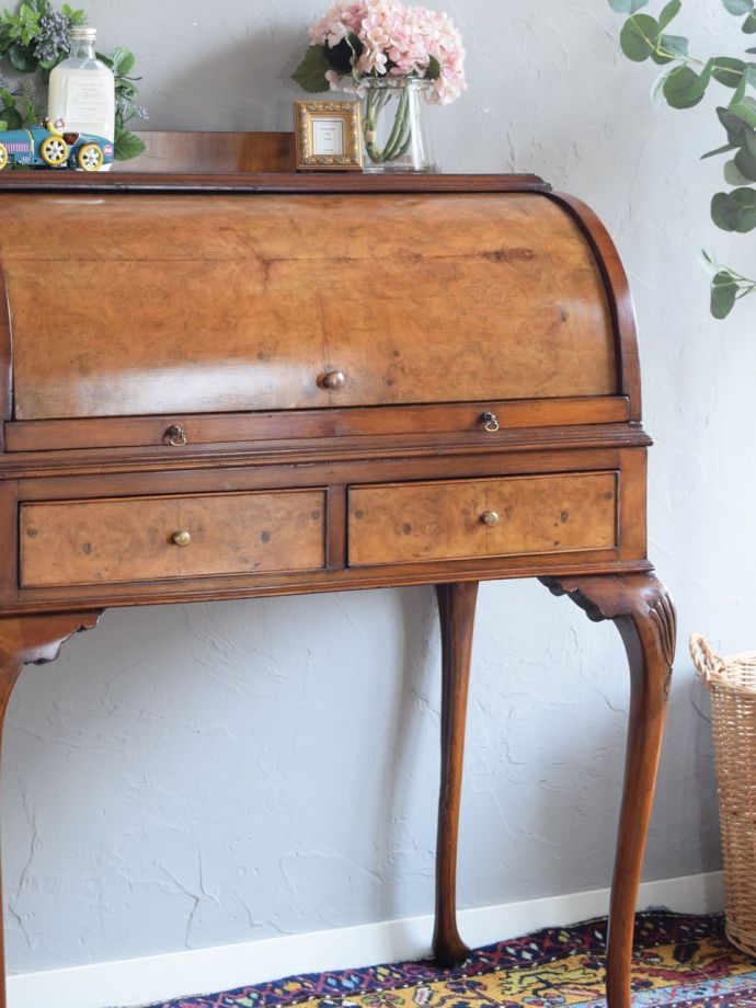 英国アンティークの美しいライティングビューロー、ウォールナット材の