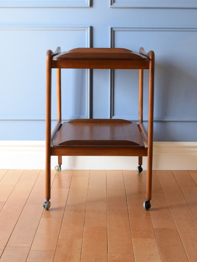 ミッドセンチュリースタイルのカッコいいワゴン、北欧スタイルの