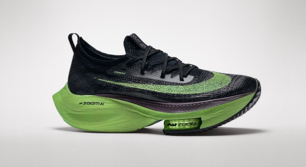 記録に挑むためのシューズ「ナイキ エア ズーム アルファフライ