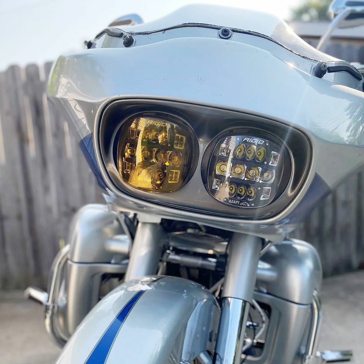 ロードグライドFLTR用ヘッドライト｜ハーレーカスタムパーツ専門店
